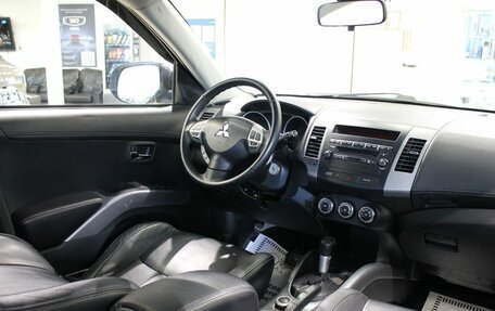 Mitsubishi Outlander III рестайлинг 3, 2010 год, 875 000 рублей, 11 фотография