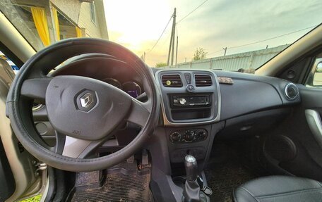 Renault Logan II, 2016 год, 570 000 рублей, 11 фотография