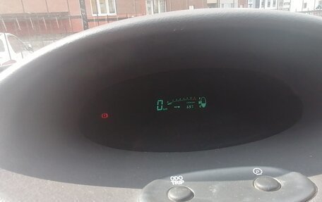 Toyota Yaris I рестайлинг, 2001 год, 350 000 рублей, 11 фотография