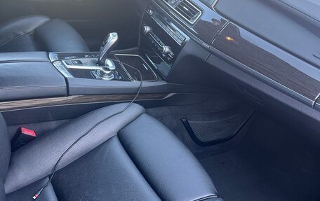 BMW 7 серия, 2013 год, 1 800 000 рублей, 16 фотография