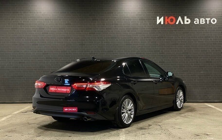 Toyota Camry, 2018 год, 2 599 000 рублей, 6 фотография