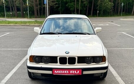 BMW 5 серия, 1990 год, 330 000 рублей, 1 фотография