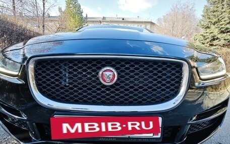 Jaguar XE I рестайлинг, 2015 год, 1 850 000 рублей, 11 фотография