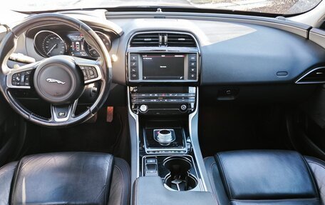 Jaguar XE I рестайлинг, 2015 год, 1 850 000 рублей, 28 фотография