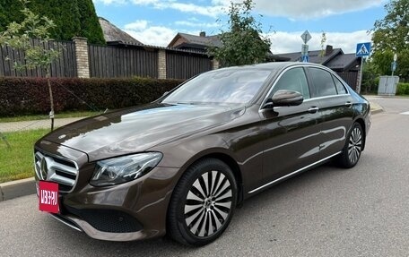 Mercedes-Benz E-Класс, 2017 год, 3 950 000 рублей, 4 фотография