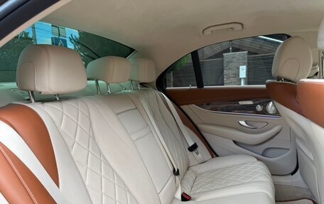 Mercedes-Benz E-Класс, 2017 год, 3 950 000 рублей, 33 фотография