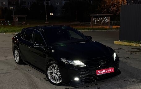 Toyota Camry, 2019 год, 3 200 000 рублей, 1 фотография