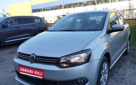 Volkswagen Polo VI (EU Market), 2013 год, 1 050 000 рублей, 2 фотография