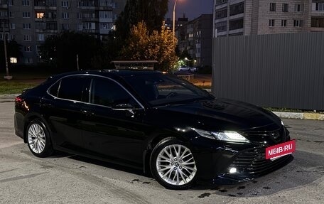 Toyota Camry, 2019 год, 3 200 000 рублей, 2 фотография