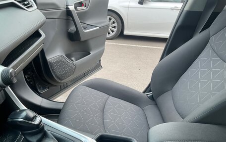Toyota RAV4, 2019 год, 2 600 000 рублей, 12 фотография