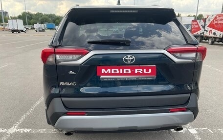 Toyota RAV4, 2019 год, 2 600 000 рублей, 3 фотография