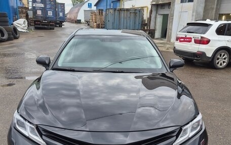 Toyota Camry, 2018 год, 1 860 000 рублей, 1 фотография