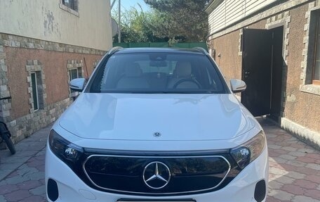 Mercedes-Benz EQA, 2022 год, 3 000 000 рублей, 1 фотография