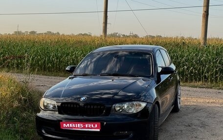BMW 1 серия, 2009 год, 700 000 рублей, 1 фотография