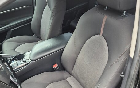 Toyota Camry, 2018 год, 1 860 000 рублей, 6 фотография