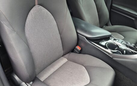 Toyota Camry, 2018 год, 1 860 000 рублей, 12 фотография