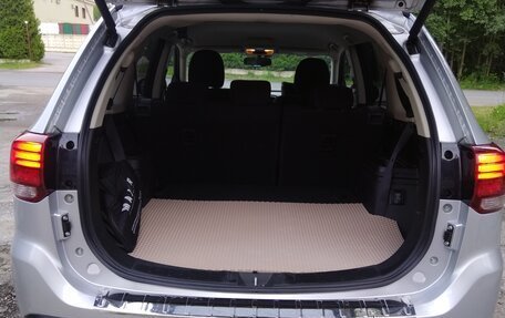 Mitsubishi Outlander III рестайлинг 3, 2022 год, 2 800 000 рублей, 14 фотография