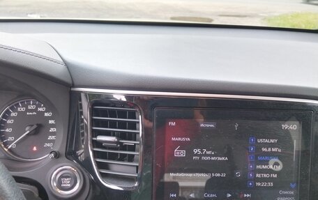 Mitsubishi Outlander III рестайлинг 3, 2022 год, 2 800 000 рублей, 20 фотография