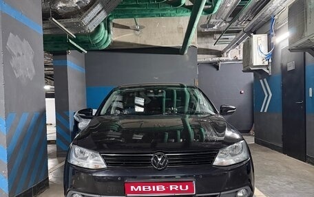 Volkswagen Jetta VI, 2013 год, 1 075 000 рублей, 1 фотография