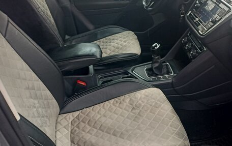 Volkswagen Tiguan II, 2018 год, 1 950 000 рублей, 2 фотография