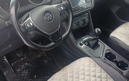 Volkswagen Tiguan II, 2018 год, 1 950 000 рублей, 23 фотография