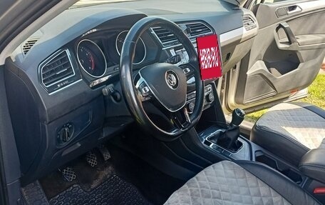 Volkswagen Tiguan II, 2018 год, 1 950 000 рублей, 14 фотография