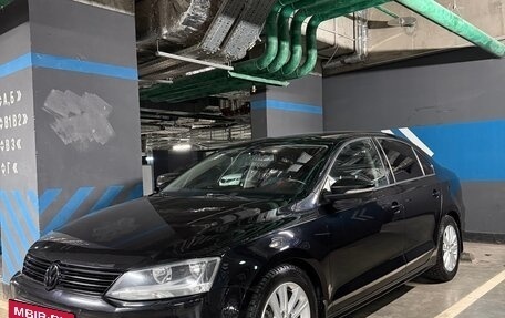 Volkswagen Jetta VI, 2013 год, 1 075 000 рублей, 2 фотография