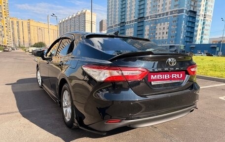 Toyota Camry, 2019 год, 2 600 000 рублей, 2 фотография