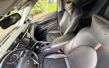 Toyota Camry, 2019 год, 2 600 000 рублей, 10 фотография