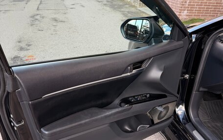 Toyota Camry, 2019 год, 2 600 000 рублей, 9 фотография