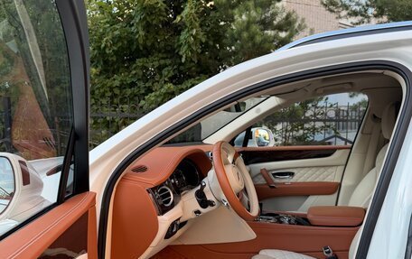 Bentley Bentayga I, 2016 год, 15 800 000 рублей, 10 фотография