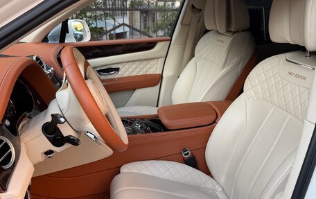 Bentley Bentayga I, 2016 год, 15 800 000 рублей, 7 фотография