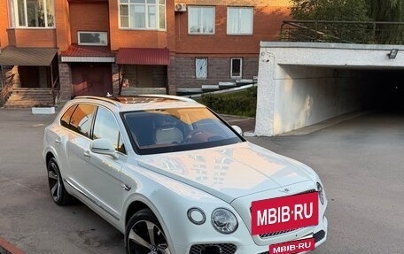 Bentley Bentayga I, 2016 год, 15 800 000 рублей, 2 фотография
