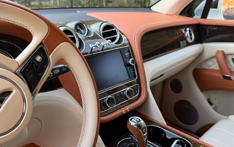 Bentley Bentayga I, 2016 год, 15 800 000 рублей, 12 фотография