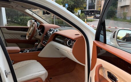 Bentley Bentayga I, 2016 год, 15 800 000 рублей, 14 фотография