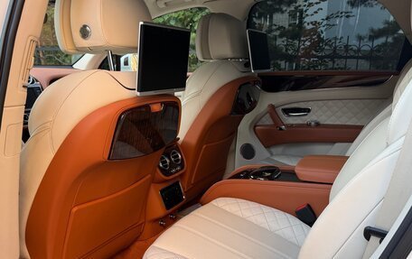 Bentley Bentayga I, 2016 год, 15 800 000 рублей, 19 фотография