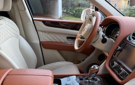 Bentley Bentayga I, 2016 год, 15 800 000 рублей, 16 фотография