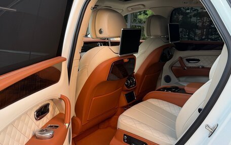 Bentley Bentayga I, 2016 год, 15 800 000 рублей, 20 фотография