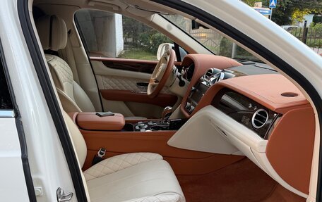 Bentley Bentayga I, 2016 год, 15 800 000 рублей, 15 фотография