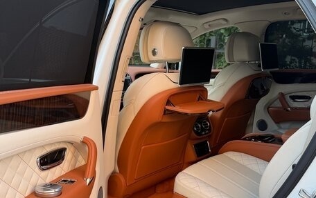 Bentley Bentayga I, 2016 год, 15 800 000 рублей, 18 фотография