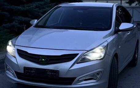 Hyundai Solaris II рестайлинг, 2015 год, 1 300 000 рублей, 2 фотография