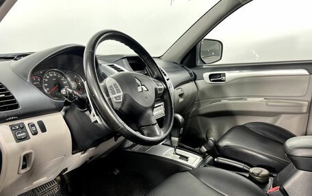 Mitsubishi Pajero Sport II рестайлинг, 2011 год, 1 980 000 рублей, 10 фотография