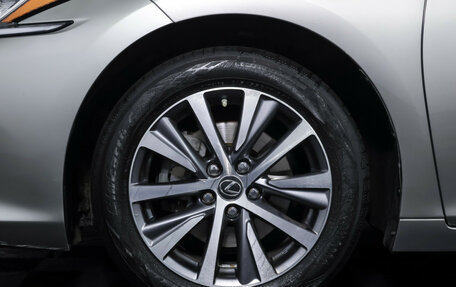Lexus ES VII, 2020 год, 3 990 000 рублей, 20 фотография