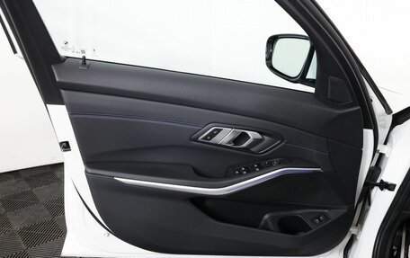 BMW 3 серия, 2021 год, 3 890 000 рублей, 10 фотография