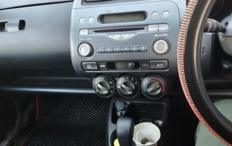 Honda Fit III, 2002 год, 300 000 рублей, 4 фотография