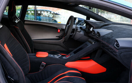 Lamborghini Huracán, 2022 год, 31 000 000 рублей, 12 фотография