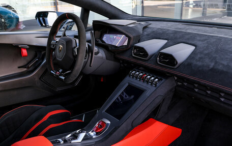 Lamborghini Huracán, 2022 год, 31 000 000 рублей, 13 фотография