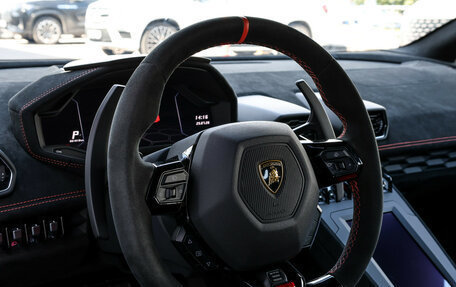 Lamborghini Huracán, 2022 год, 31 000 000 рублей, 18 фотография