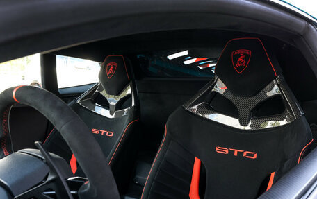 Lamborghini Huracán, 2022 год, 31 000 000 рублей, 22 фотография