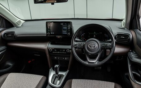 Toyota Yaris Cross, 2021 год, 2 830 000 рублей, 6 фотография